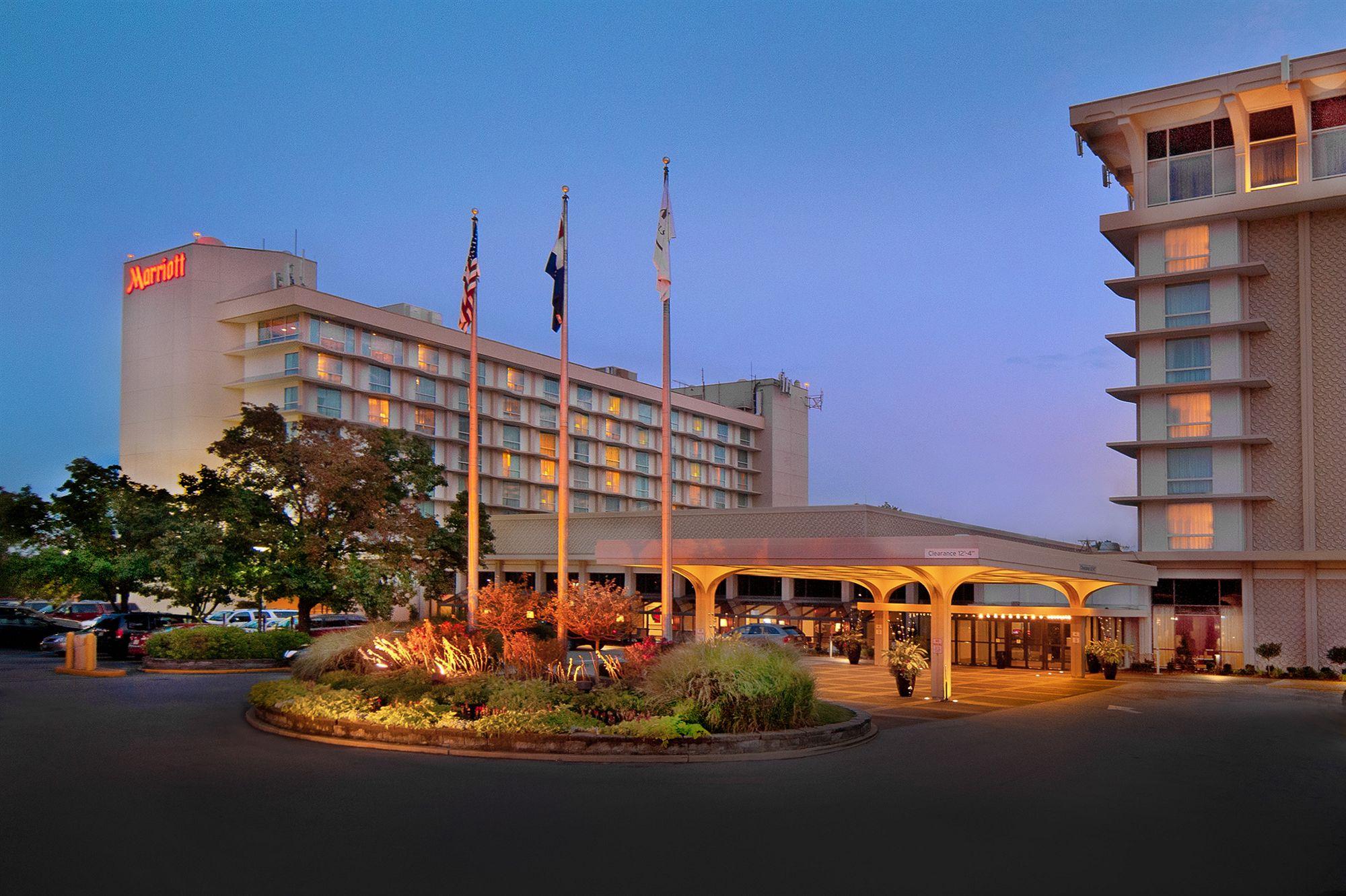 Marriott St. Louis Airport Hotel Edmundson Exterior photo