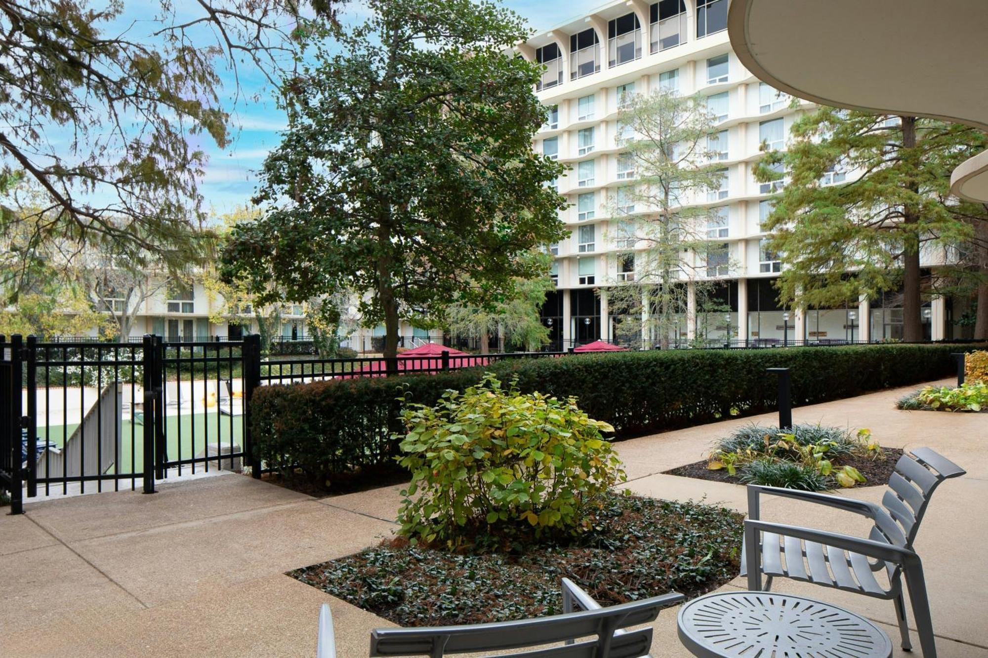 Marriott St. Louis Airport Hotel Edmundson Exterior photo