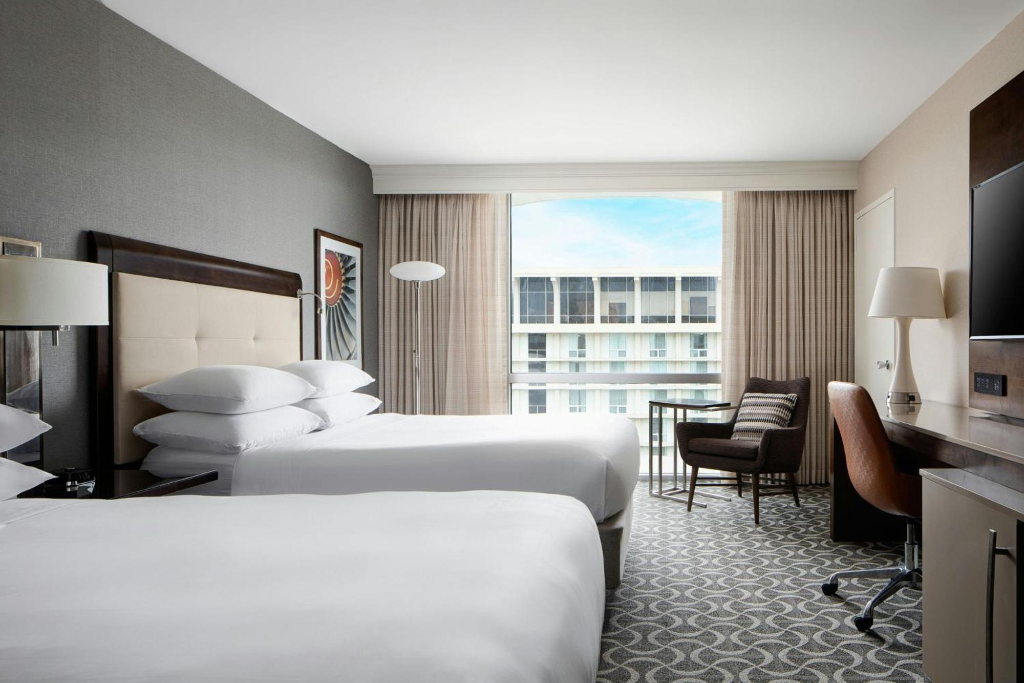 Marriott St. Louis Airport Hotel Edmundson Exterior photo