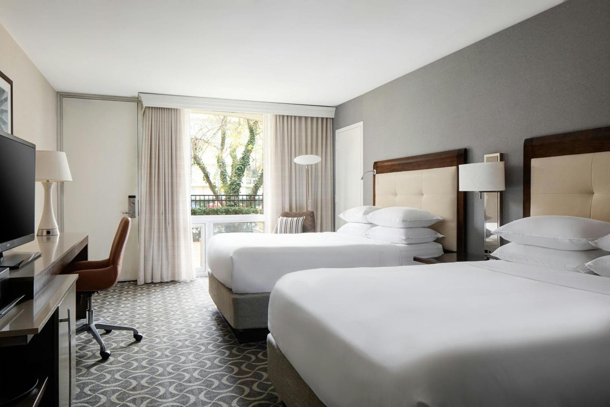 Marriott St. Louis Airport Hotel Edmundson Exterior photo
