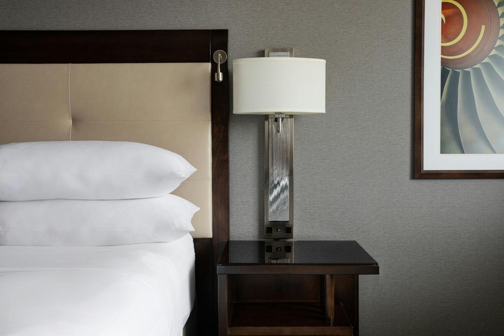Marriott St. Louis Airport Hotel Edmundson Exterior photo