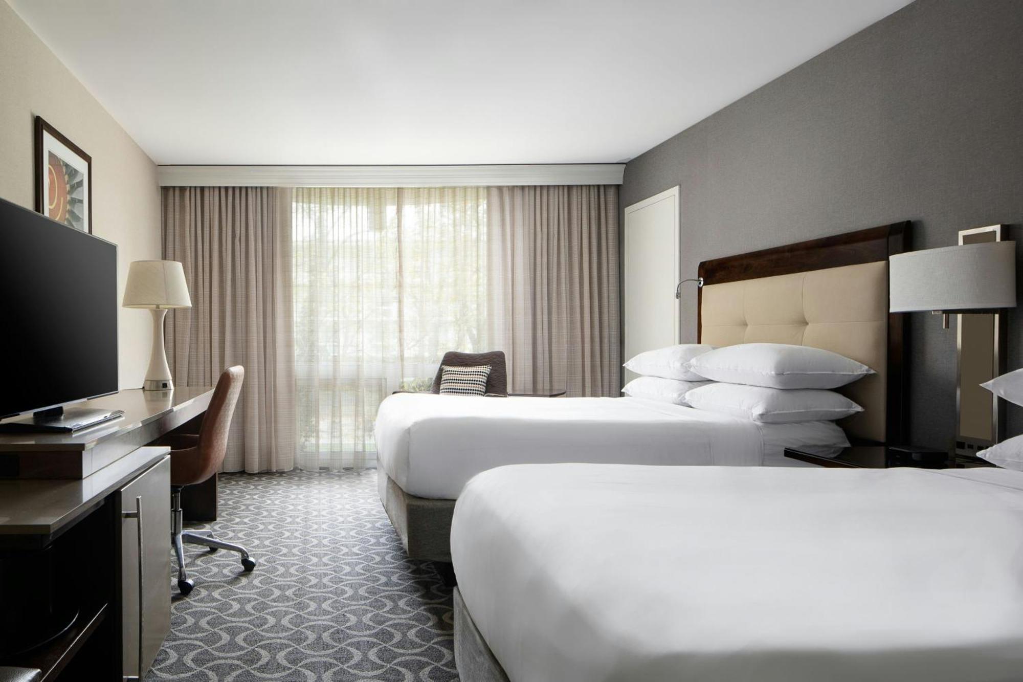 Marriott St. Louis Airport Hotel Edmundson Exterior photo
