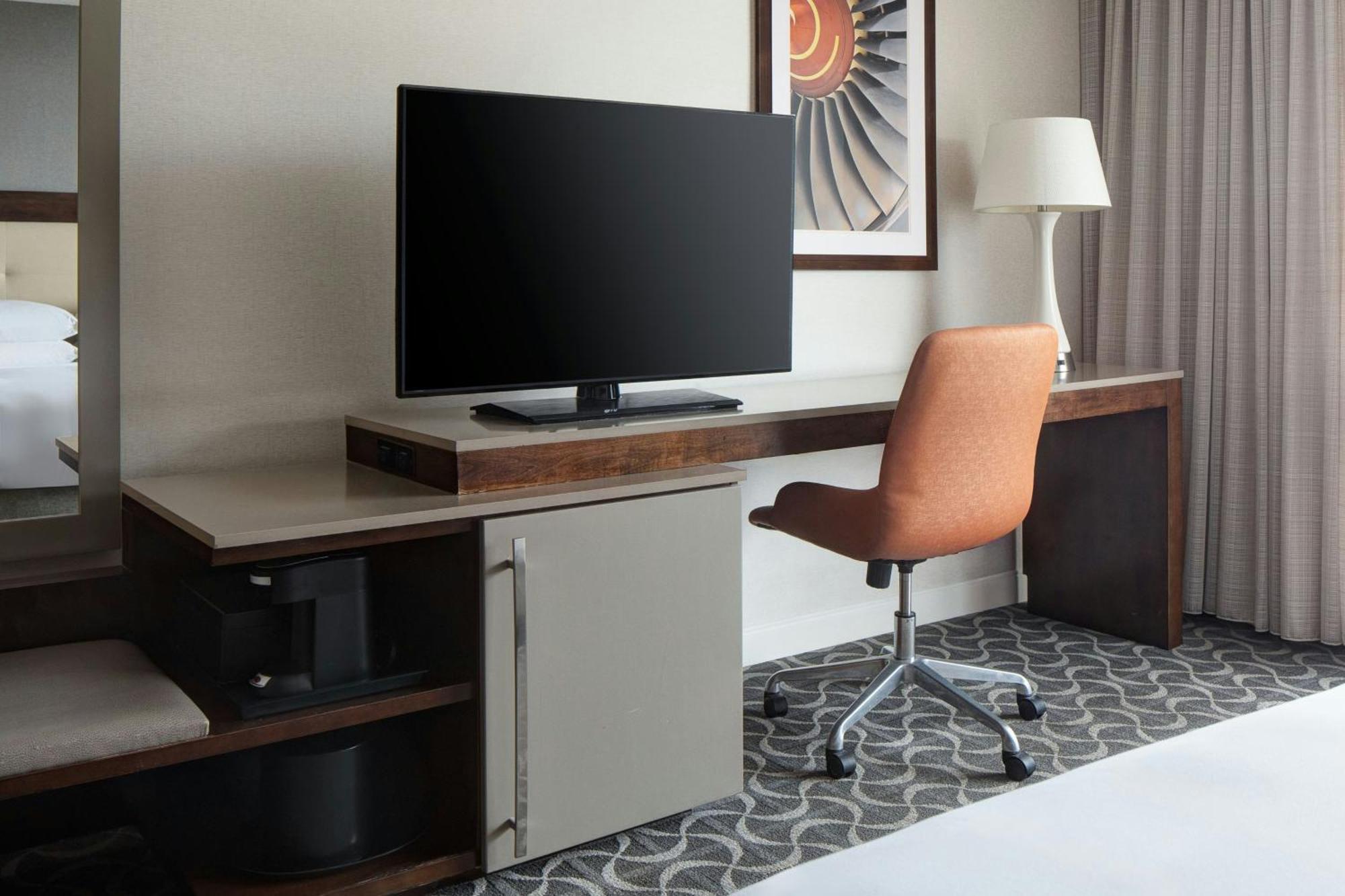 Marriott St. Louis Airport Hotel Edmundson Exterior photo