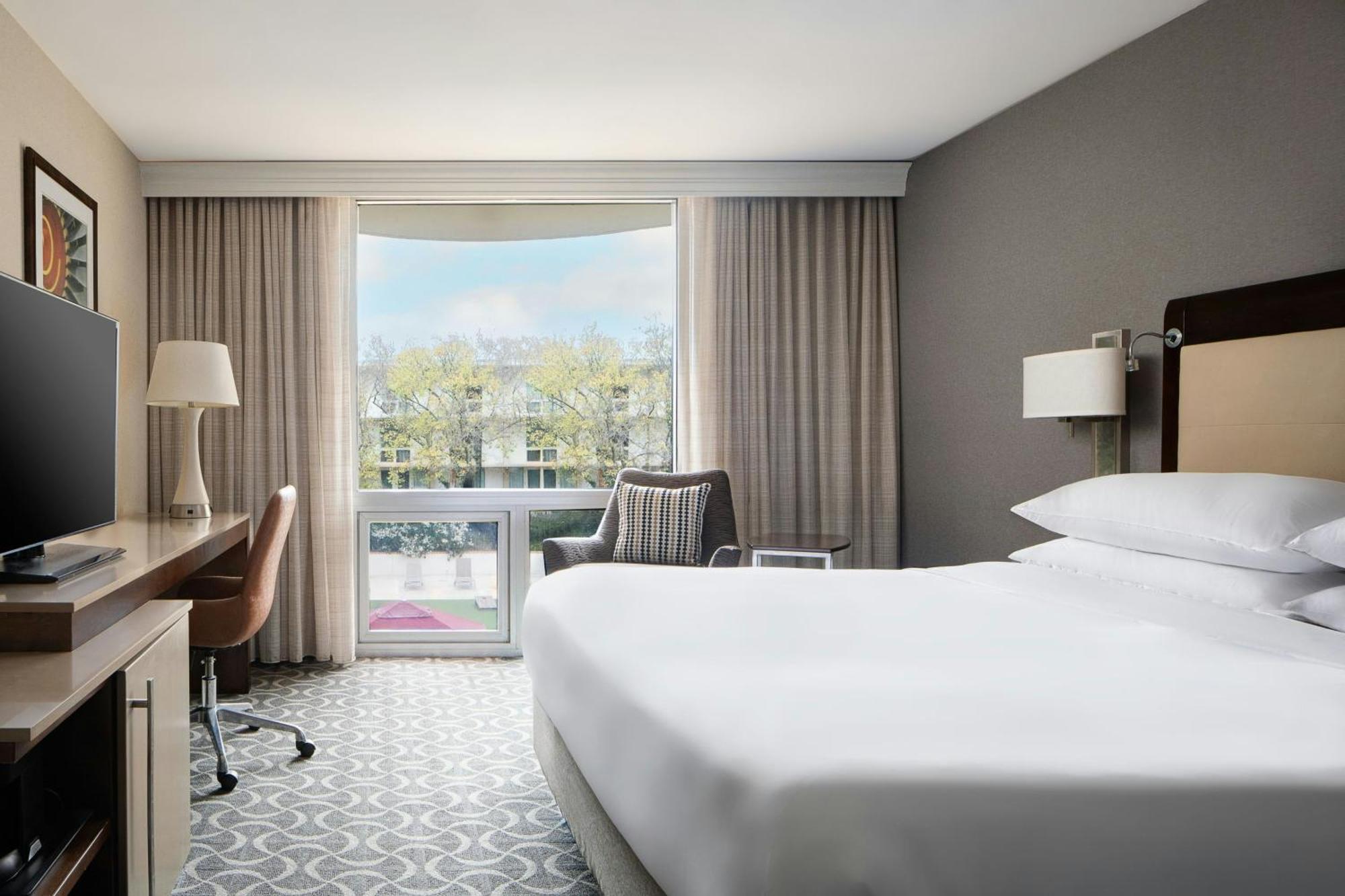 Marriott St. Louis Airport Hotel Edmundson Exterior photo