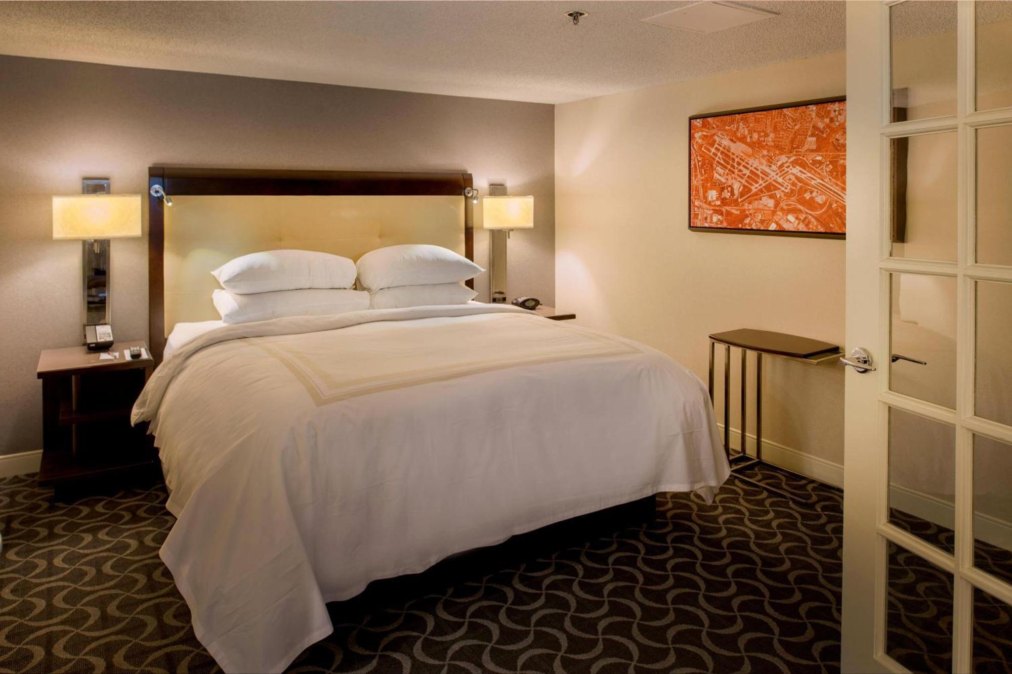 Marriott St. Louis Airport Hotel Edmundson Exterior photo